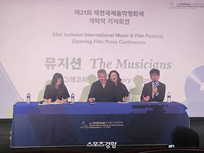 악실셉트 포스터